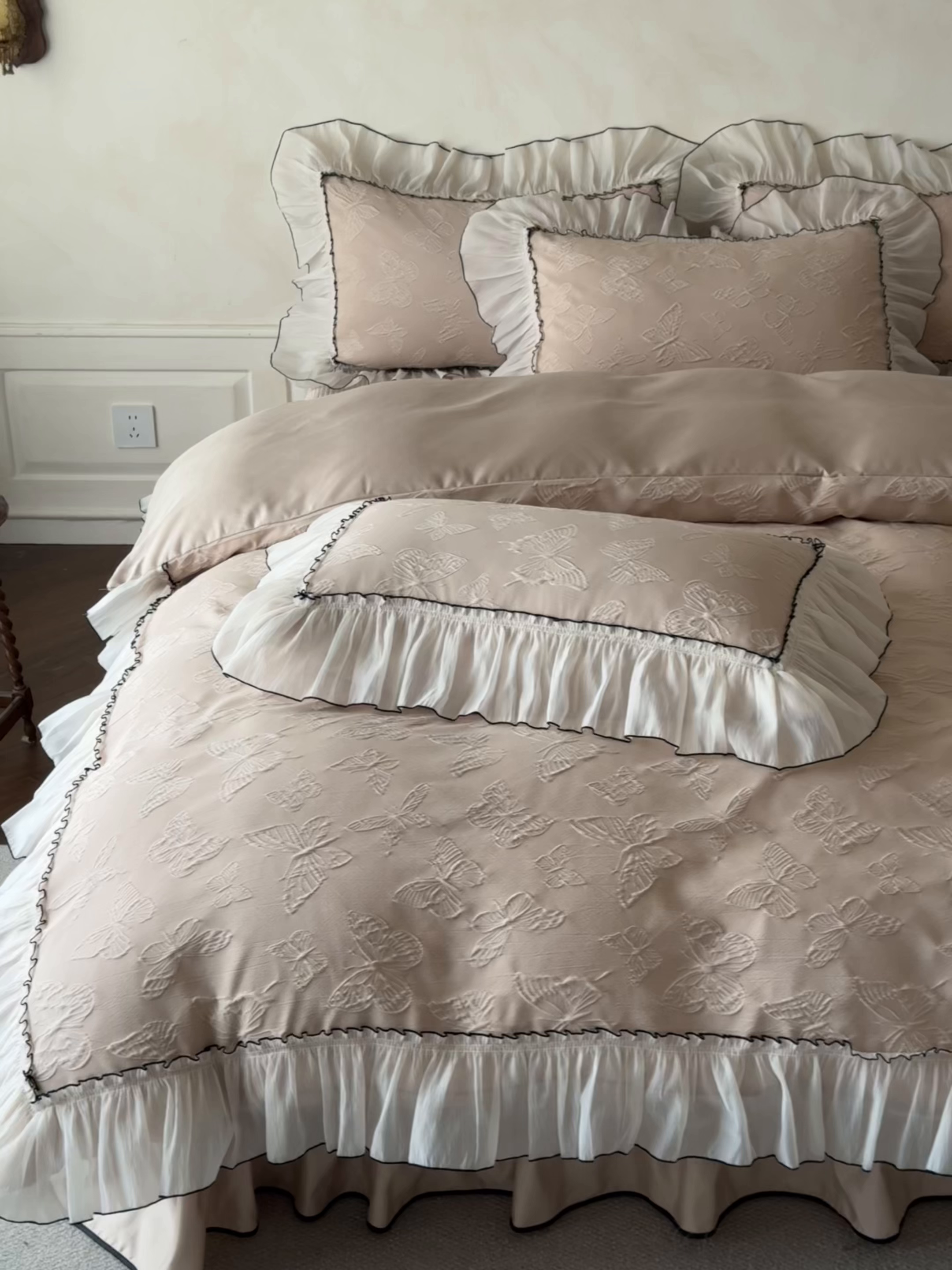 91家纺网 家纺一手货源 找家纺 （总）迪梦姿家纺 2026春夏新款梦蝶真丝提花床盖四件套