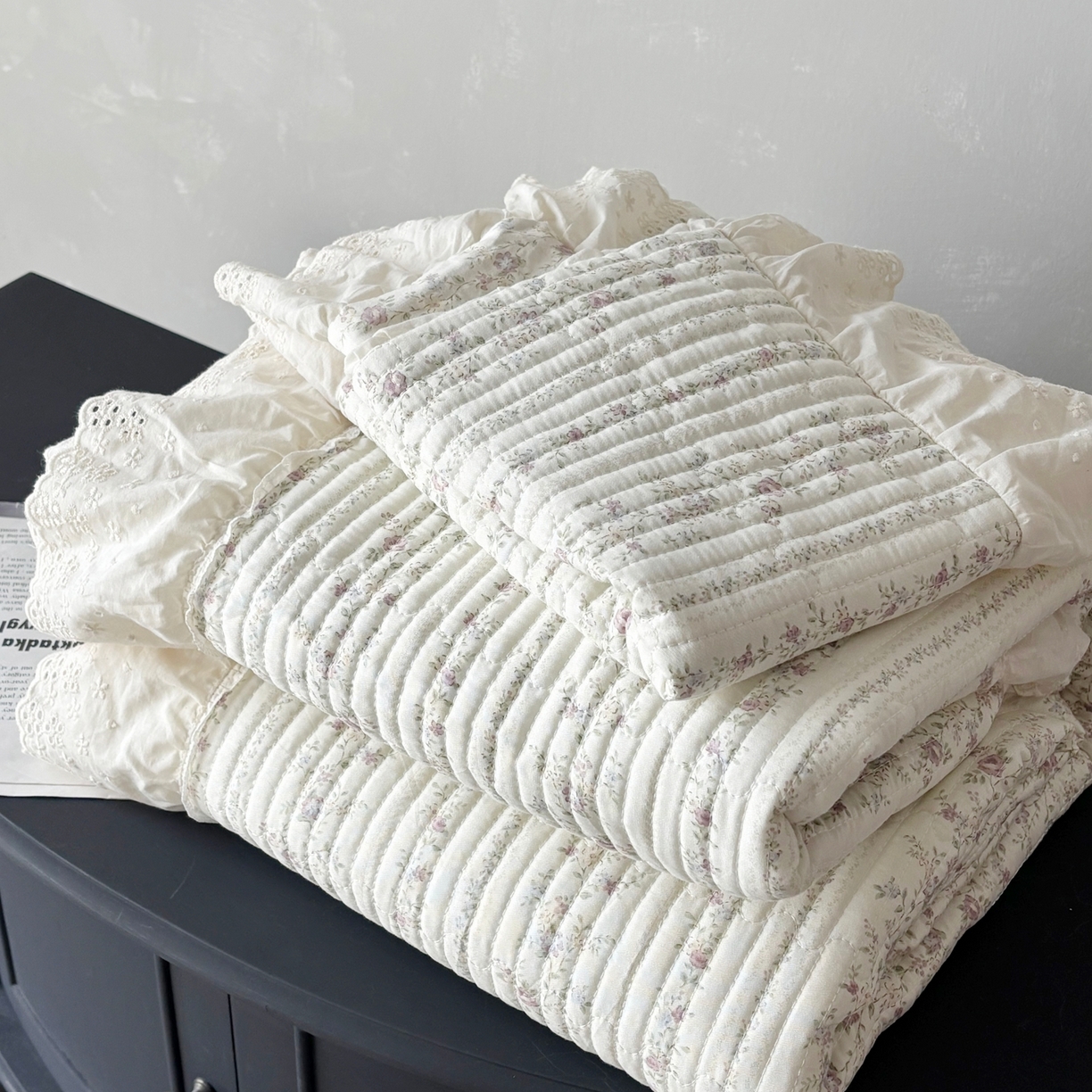 91家纺网 家纺一手货源 找家纺 满座家居 2026新款法式纯棉花边全棉床盖四件套小碎花田园风 奶油泡芙