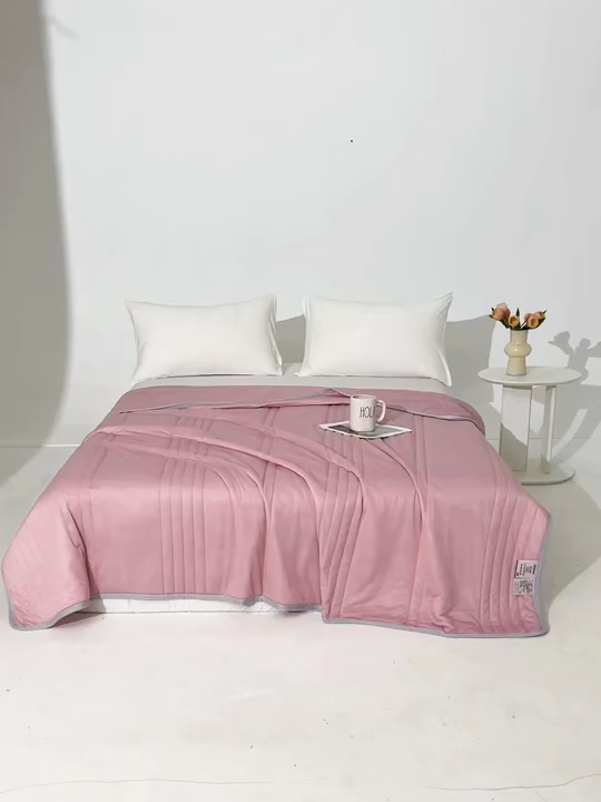 91家纺网 家纺一手货源 找家纺 世爵家纺 2026新款凉感丝冰淇淋夏被纯色印花空调被直播跨境外贸爆款 粉色