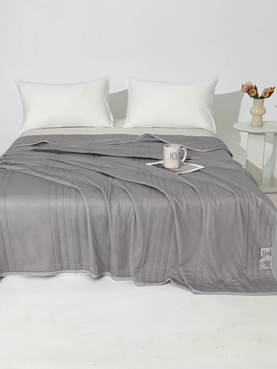 91家纺网 家纺一手货源 找家纺 世爵家纺 2026新款凉感丝冰淇淋夏被纯色印花空调被直播跨境外贸爆款 灰色