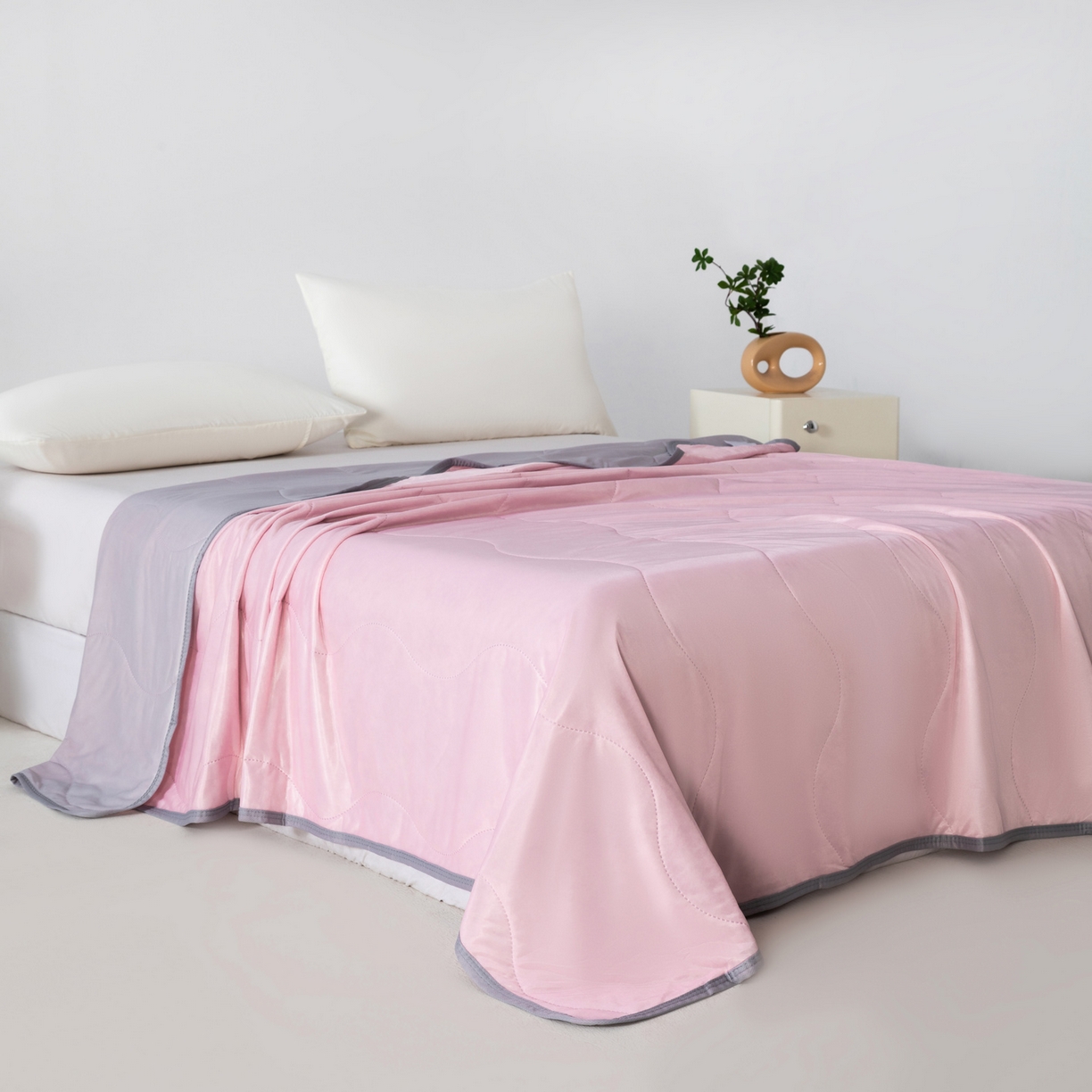 91家纺网 家纺一手货源 找家纺 畅销被业 2026新款凉感丝夏凉被夏被-大波浪 波浪格-浅粉