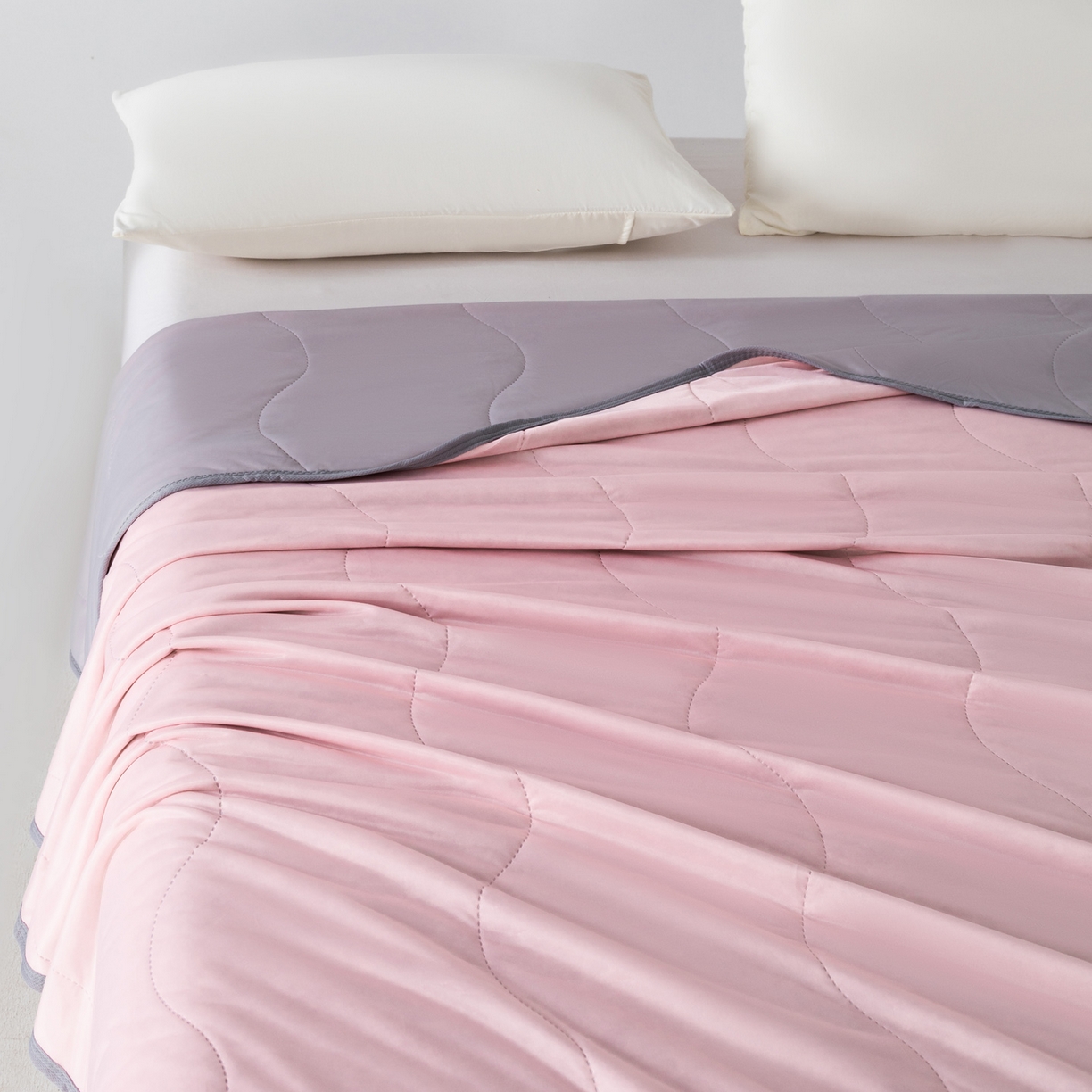 91家纺网 家纺一手货源 找家纺 畅销被业 2026新款凉感丝夏凉被夏被-大波浪 波浪格-浅粉