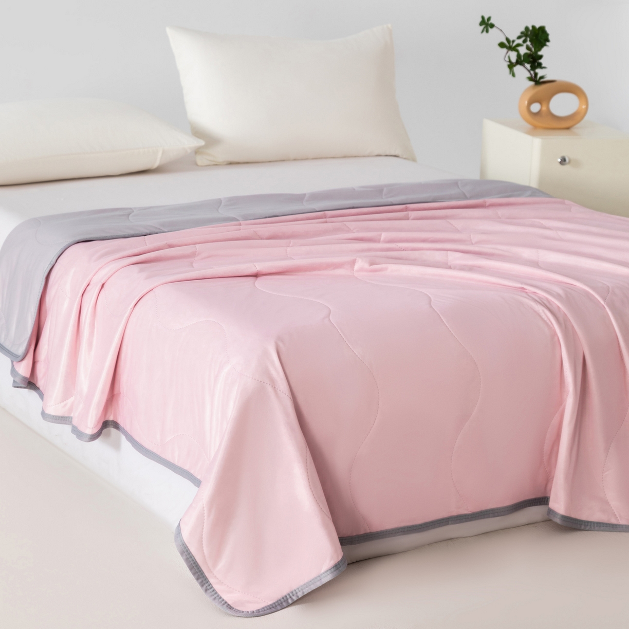 91家纺网 家纺一手货源 找家纺 畅销被业 2026新款凉感丝夏凉被夏被-大波浪 波浪格-浅粉