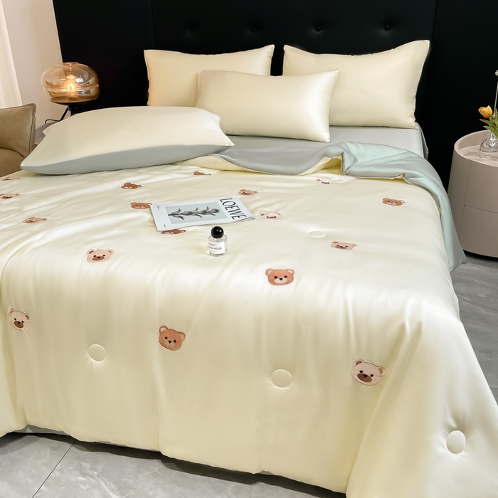 91家纺网 家纺一手货源 找家纺 席佬大 2026新款水洗冰丝夏被 夏被四件套 小熊-奶黄绿