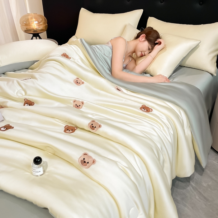 91家纺网 家纺一手货源 找家纺 席佬大 2026新款水洗冰丝夏被 夏被四件套 小熊-奶黄绿