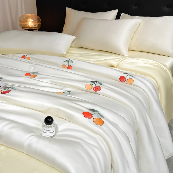 91家纺网 家纺一手货源 找家纺 席佬大 2026新款水洗冰丝夏被 夏被四件套 樱桃—奶白黄