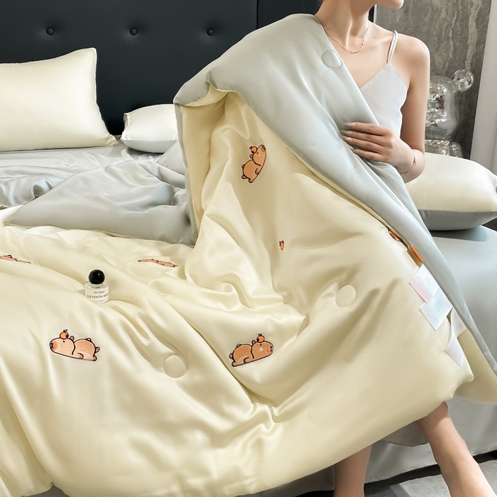 91家纺网 家纺一手货源 找家纺 席佬大 2026新款水洗冰丝夏被 夏被四件套 咕噜—奶黄绿