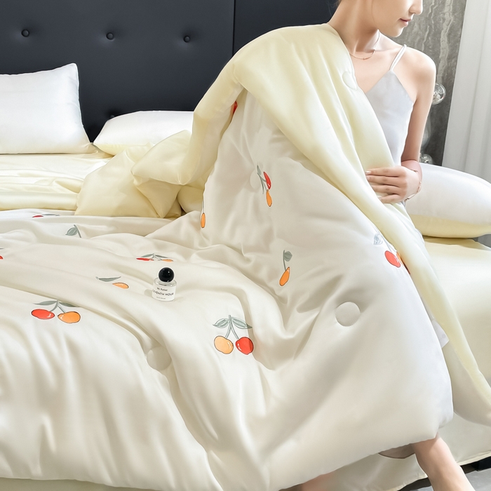 91家纺网 家纺一手货源 找家纺 席佬大 2026新款水洗冰丝夏被 夏被四件套 樱桃—奶白黄
