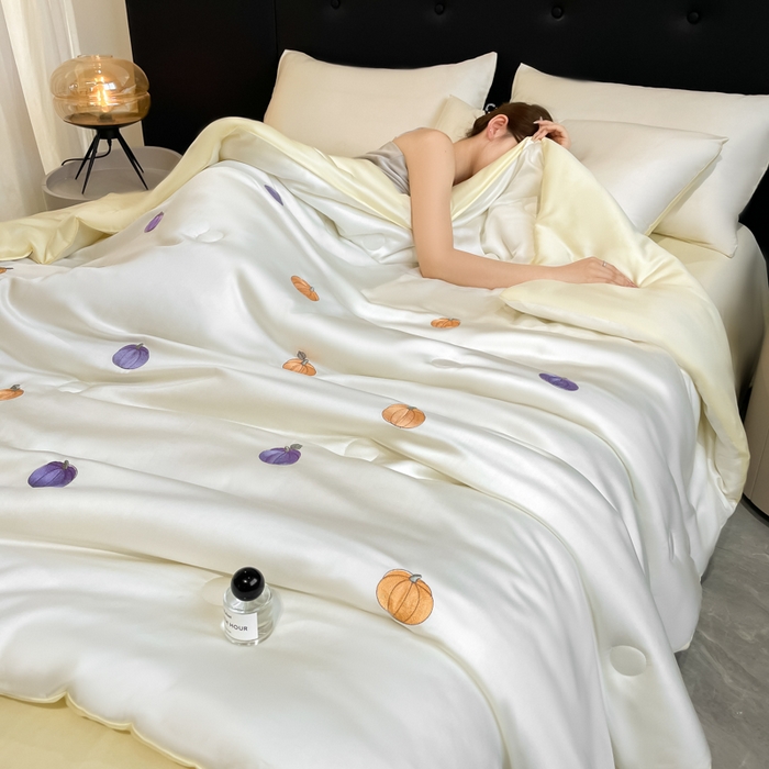 91家纺网 家纺一手货源 找家纺 席佬大 2026新款水洗冰丝夏被 夏被四件套 南瓜—奶白米黄