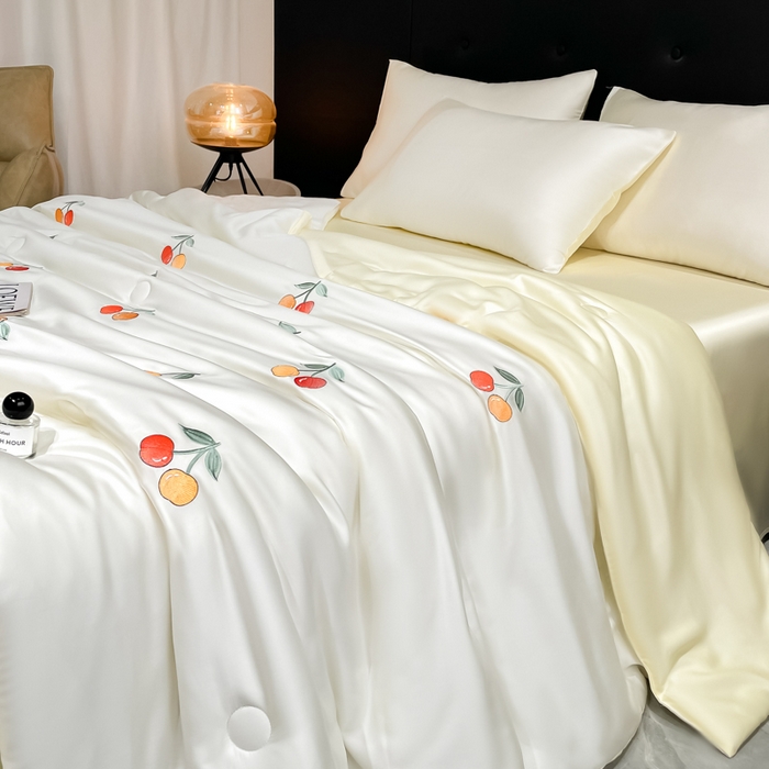 91家纺网 家纺一手货源 找家纺 席佬大 2026新款水洗冰丝夏被 夏被四件套 樱桃—奶白黄