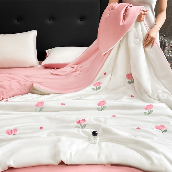 91家纺网 家纺一手货源 找家纺 席佬大 2026新款水洗冰丝夏被 夏被四件套 郁金香—奶白粉