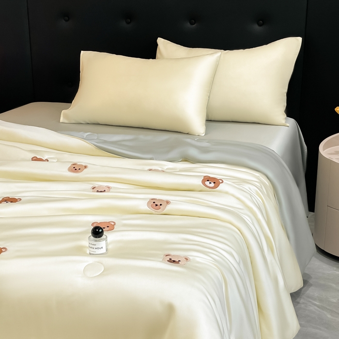 91家纺网 家纺一手货源 找家纺 席佬大 2026新款水洗冰丝夏被 夏被四件套 小熊-奶黄绿