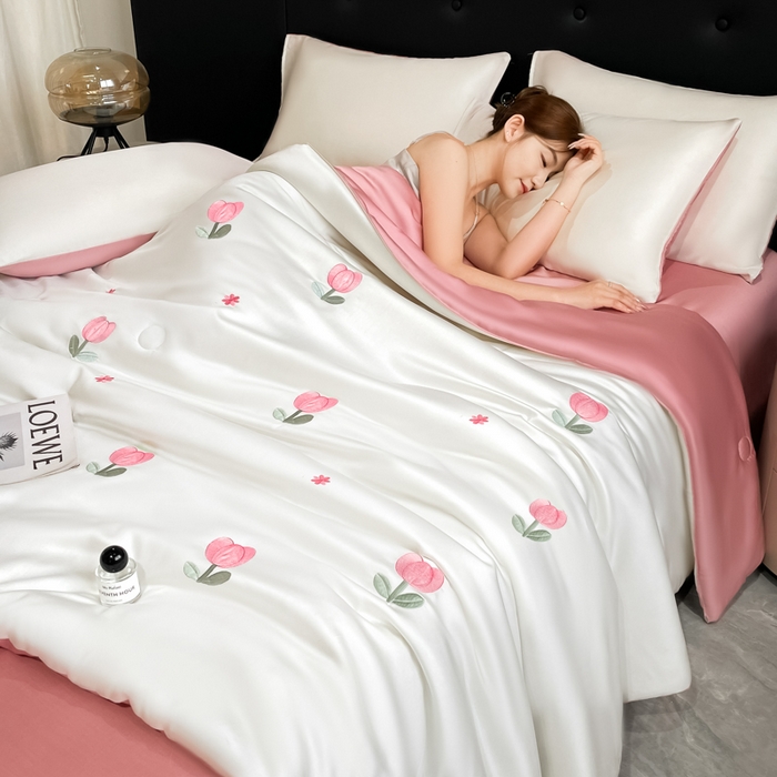 91家纺网 家纺一手货源 找家纺 席佬大 2026新款水洗冰丝夏被 夏被四件套 郁金香—奶白粉