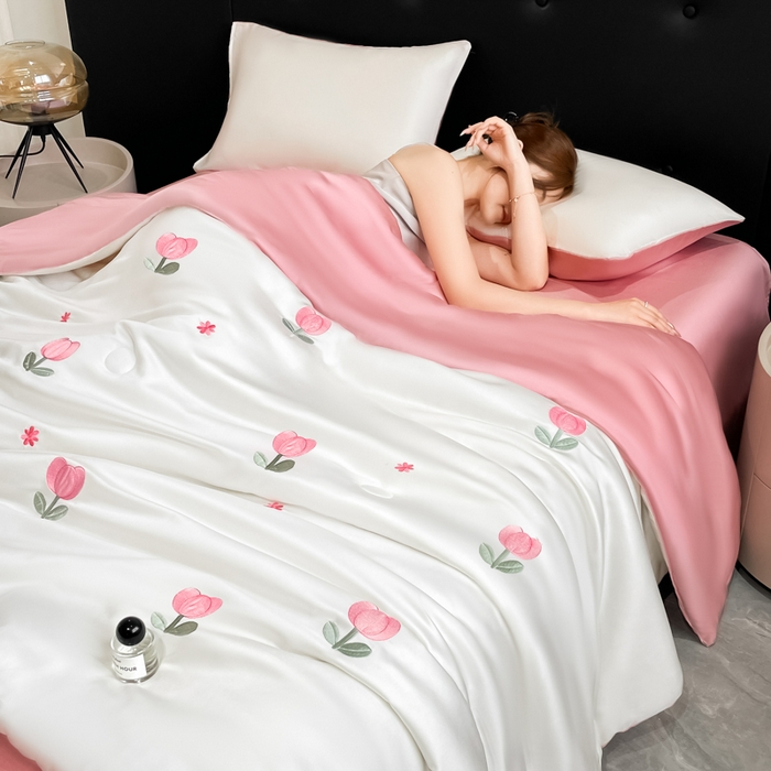 91家纺网 家纺一手货源 找家纺 席佬大 2026新款水洗冰丝夏被 夏被四件套 郁金香—奶白粉