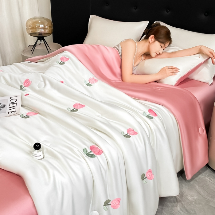 91家纺网 家纺一手货源 找家纺 席佬大 2026新款水洗冰丝夏被 夏被四件套 郁金香—奶白粉