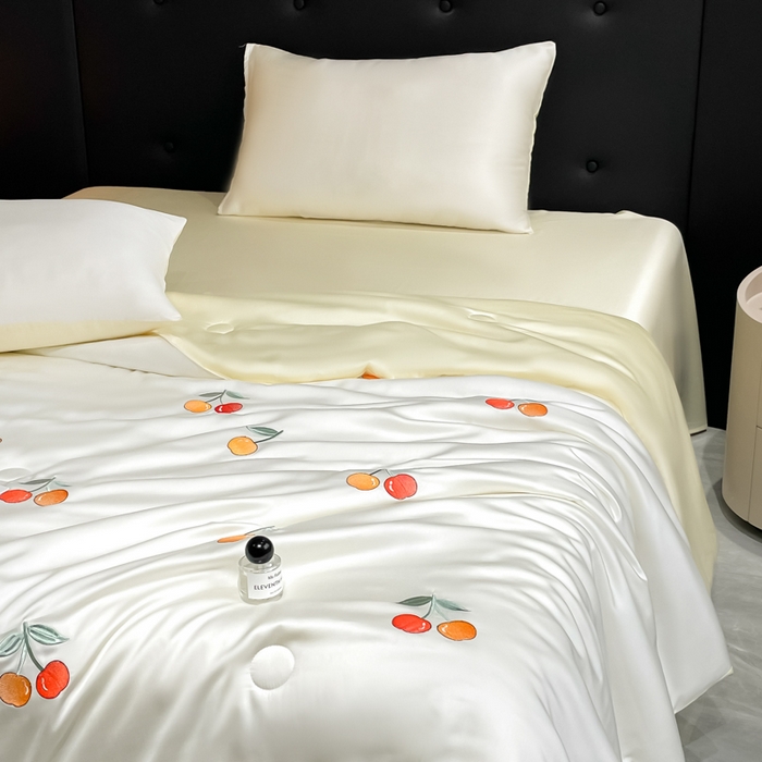 91家纺网 家纺一手货源 找家纺 席佬大 2026新款水洗冰丝夏被 夏被四件套 樱桃—奶白黄