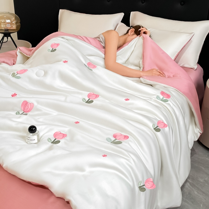 91家纺网 家纺一手货源 找家纺 席佬大 2026新款水洗冰丝夏被 夏被四件套 郁金香—奶白粉