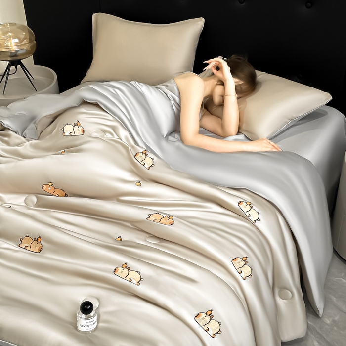 91家纺网 家纺一手货源 找家纺 席佬大 2026新款水洗冰丝夏被 夏被四件套 咕噜—梧桐灰