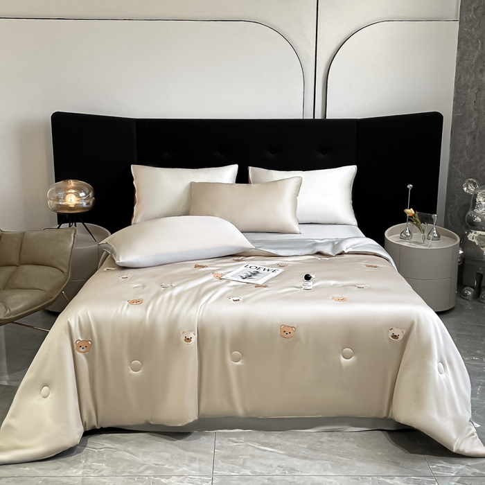 91家纺网 家纺一手货源 找家纺 席佬大 2026新款水洗冰丝夏被 夏被四件套 小熊—梧桐灰