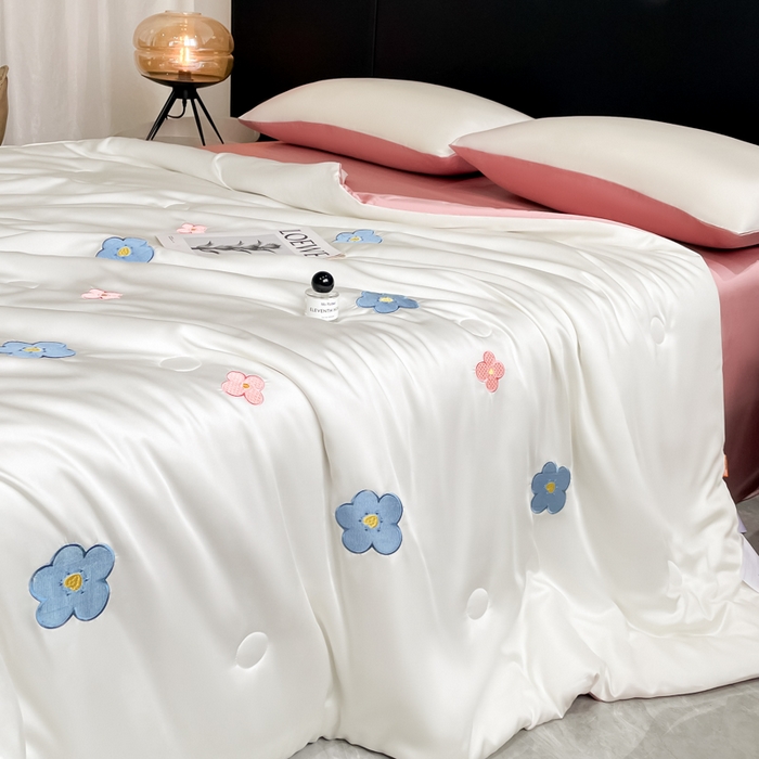 91家纺网 家纺一手货源 找家纺 席佬大 2026新款水洗冰丝夏被 夏被四件套 花朵—奶白粉