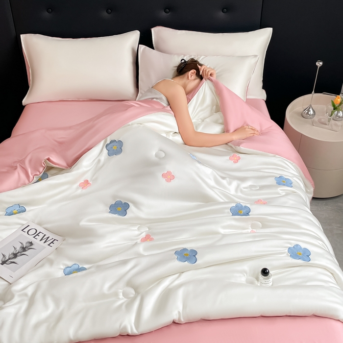 91家纺网 家纺一手货源 找家纺 席佬大 2026新款水洗冰丝夏被 夏被四件套 花朵—奶白粉