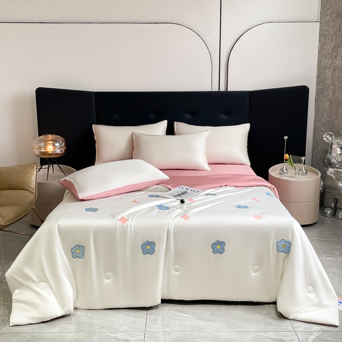 91家纺网 家纺一手货源 找家纺 席佬大 2026新款水洗冰丝夏被 夏被四件套 花朵—奶白粉