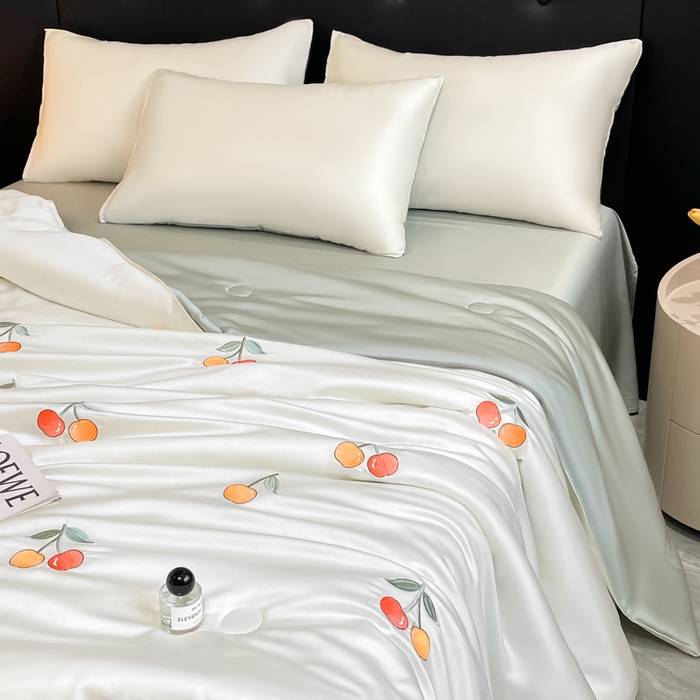 91家纺网 家纺一手货源 找家纺 席佬大 2026新款水洗冰丝夏被 夏被四件套 樱桃-奶白绿