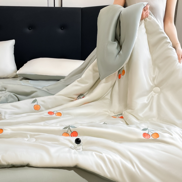 91家纺网 家纺一手货源 找家纺 席佬大 2026新款水洗冰丝夏被 夏被四件套 樱桃-奶白绿