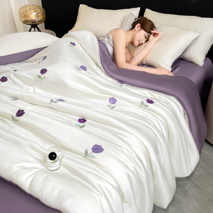 91家纺网 家纺一手货源 找家纺 席佬大 2026新款水洗冰丝夏被 夏被四件套 郁金香—奶白紫