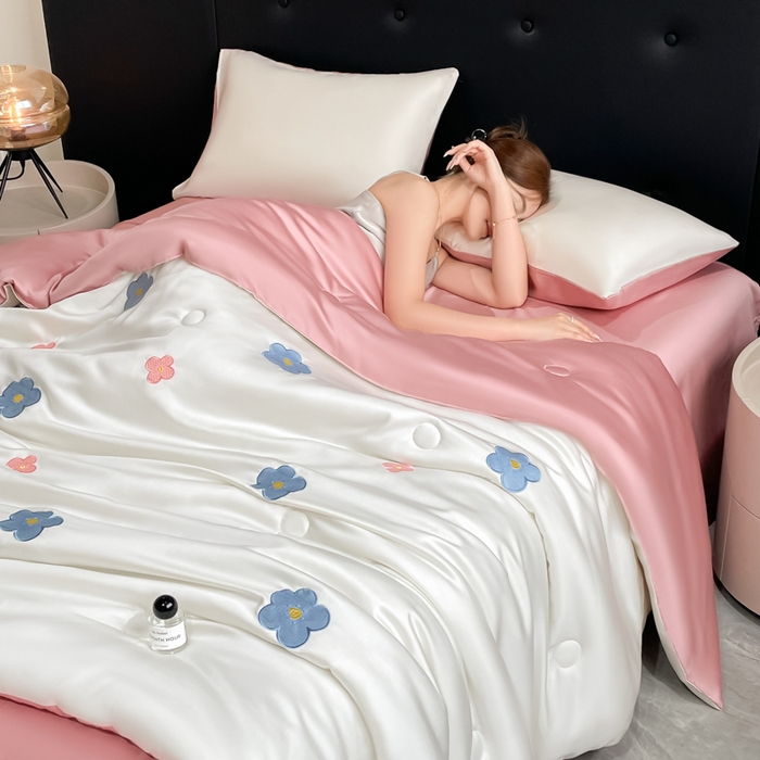 91家纺网 家纺一手货源 找家纺 席佬大 2026新款水洗冰丝夏被 夏被四件套 花朵—奶白粉