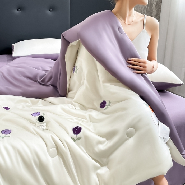 91家纺网 家纺一手货源 找家纺 席佬大 2026新款水洗冰丝夏被 夏被四件套 郁金香—奶白紫