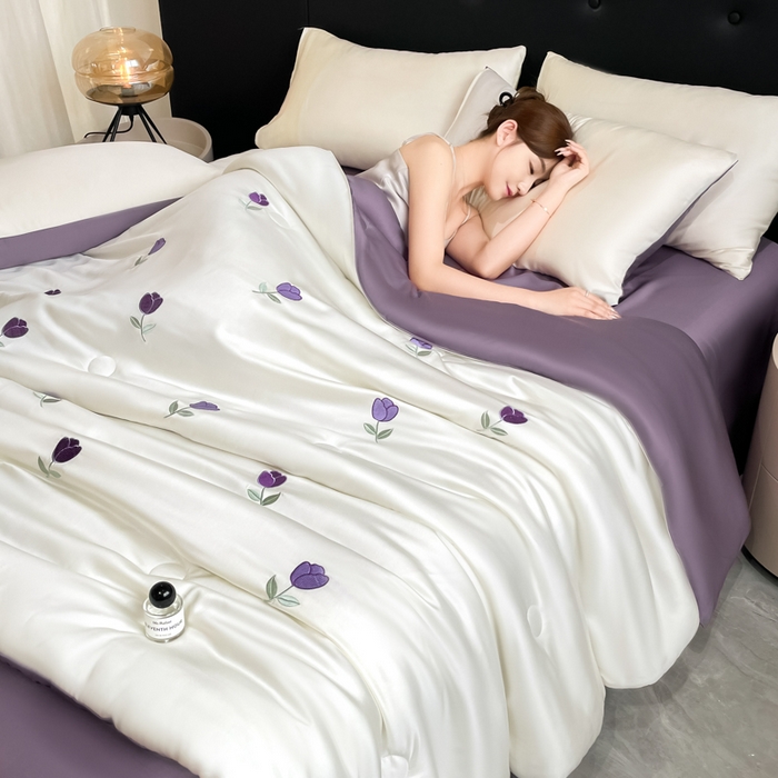 91家纺网 家纺一手货源 找家纺 席佬大 2026新款水洗冰丝夏被 夏被四件套 郁金香—奶白紫