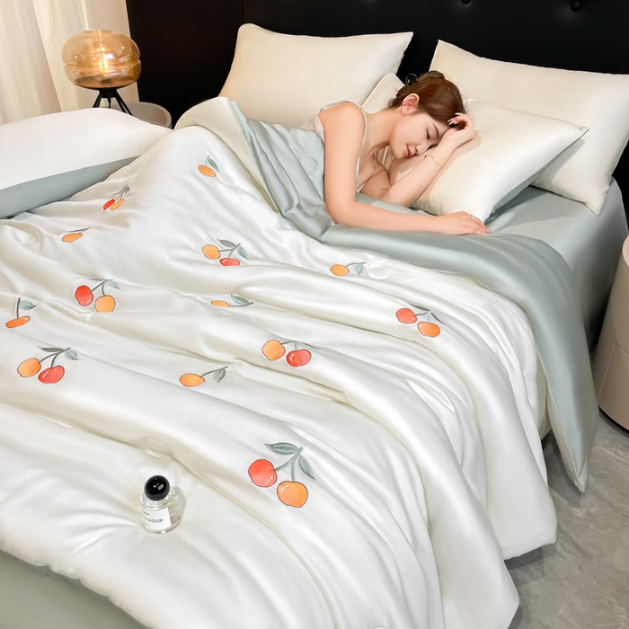 91家纺网 家纺一手货源 找家纺 席佬大 2026新款水洗冰丝夏被 夏被四件套 樱桃-奶白绿