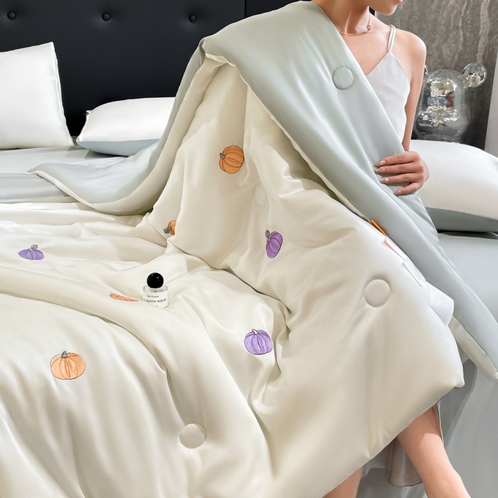 91家纺网 家纺一手货源 找家纺 席佬大 2026新款水洗冰丝夏被 夏被四件套 南瓜—奶白绿