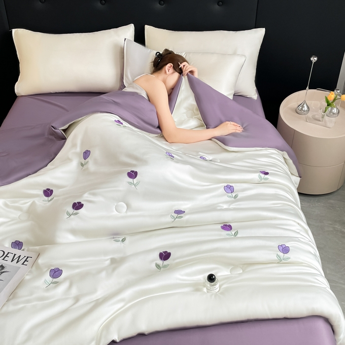 91家纺网 家纺一手货源 找家纺 席佬大 2026新款水洗冰丝夏被 夏被四件套 郁金香—奶白紫