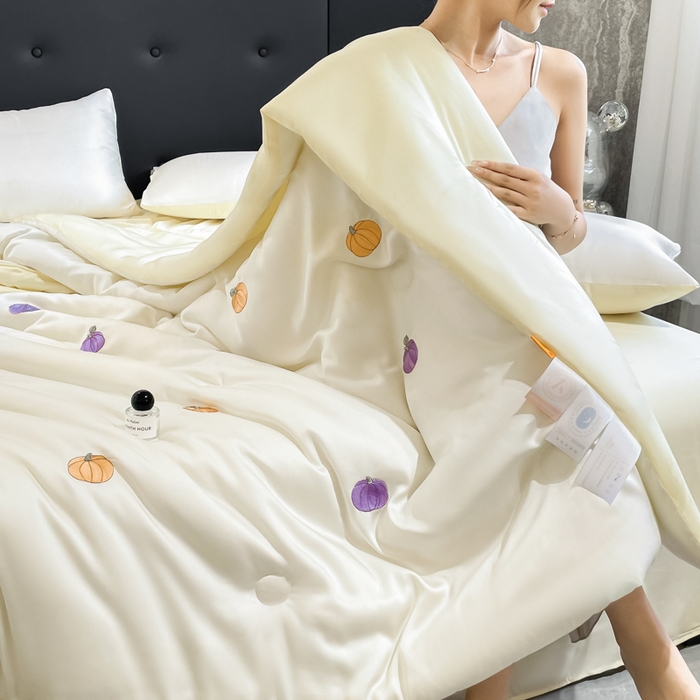 91家纺网 家纺一手货源 找家纺 席佬大 2026新款水洗冰丝夏被 夏被四件套 南瓜—奶白米黄