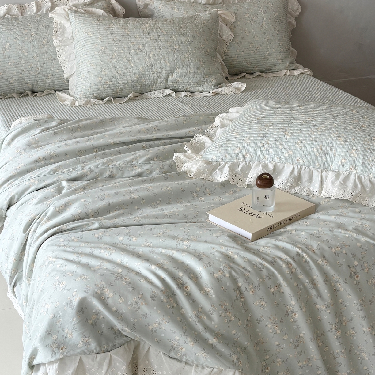 91家纺网 家纺一手货源 找家纺 满座家居 2026新款法式纯棉花边全棉床盖四件套小碎花田园风 幻境