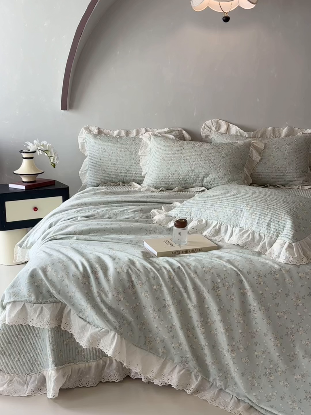 91家纺网 家纺一手货源 找家纺 满座家居 2026新款法式纯棉花边全棉床盖四件套小碎花田园风 幻境