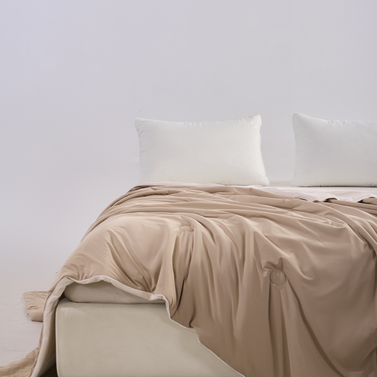 91家纺网 家纺一手货源 找家纺 苏羿家纺 2026春夏新款A类踩棉工艺凉感丝纯色夏被空调被夏凉被 被子被芯 奶油白+浅咖