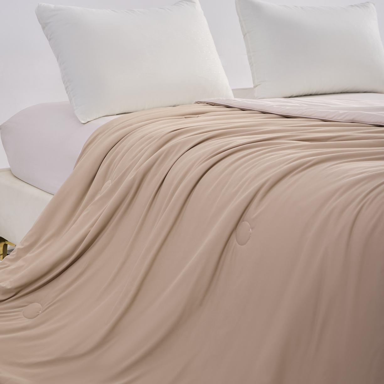 91家纺网 家纺一手货源 找家纺 苏羿家纺 2026春夏新款A类踩棉工艺凉感丝纯色夏被空调被夏凉被 被子被芯 奶油白+浅咖