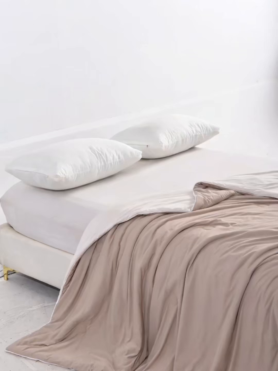 91家纺网 家纺一手货源 找家纺 苏羿家纺 2026春夏新款A类踩棉工艺凉感丝纯色夏被空调被夏凉被 被子被芯 奶油白+浅咖