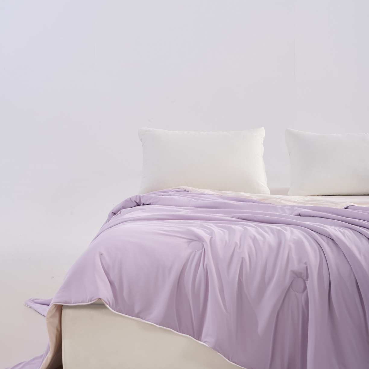 91家纺网 家纺一手货源 找家纺 苏羿家纺 2026春夏新款A类踩棉工艺凉感丝纯色夏被空调被夏凉被 被子被芯 奶油白+浅紫