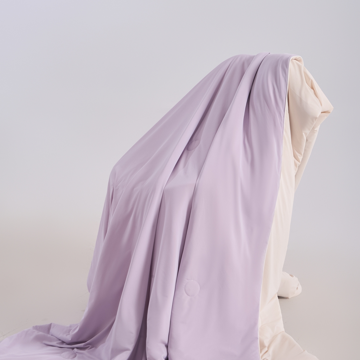 91家纺网 家纺一手货源 找家纺 苏羿家纺 2026春夏新款A类踩棉工艺凉感丝纯色夏被空调被夏凉被 被子被芯 奶油白+浅紫