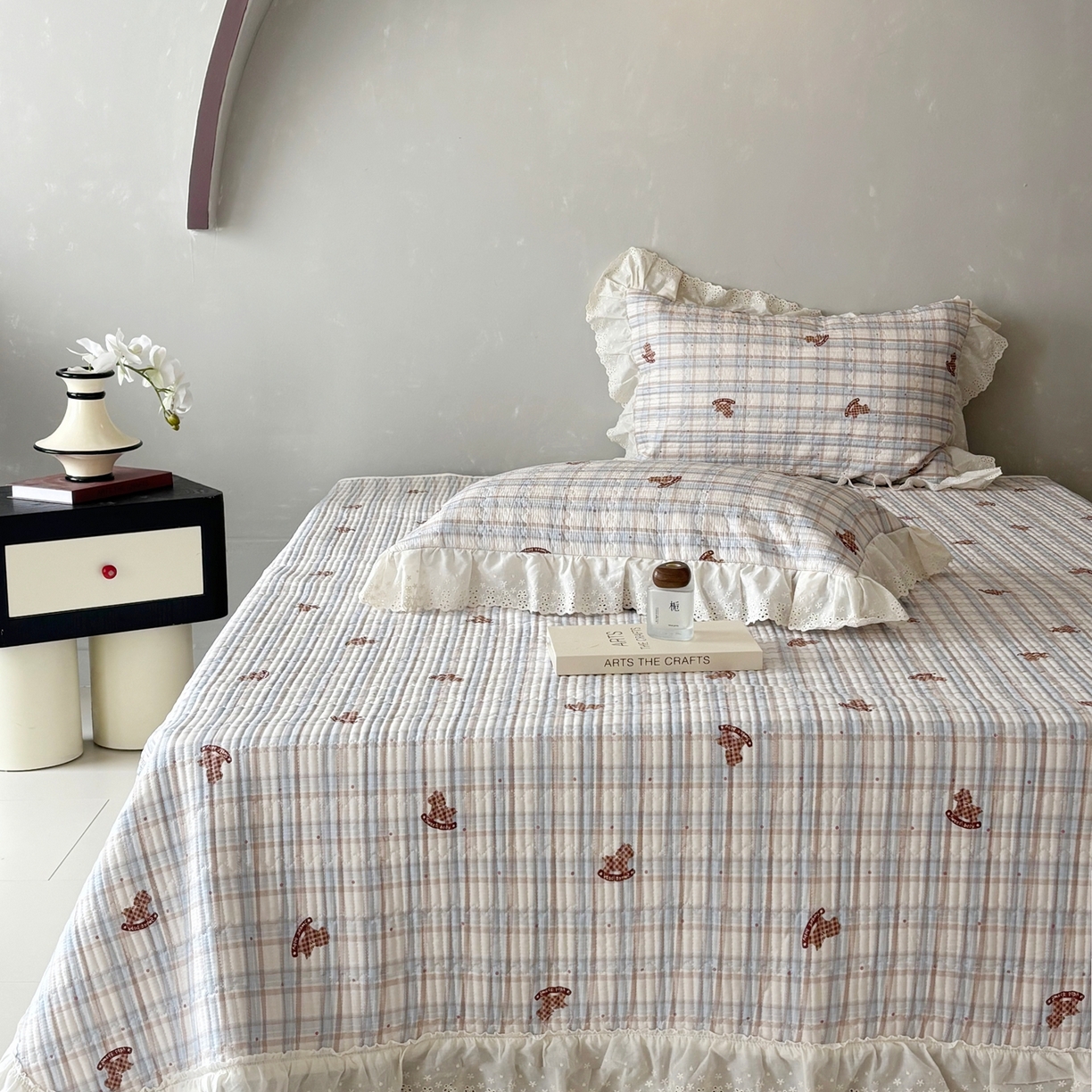 91家纺网 家纺一手货源 找家纺 满座家居 2026新款法式纯棉花边全棉床盖四件套小碎花田园风 木马