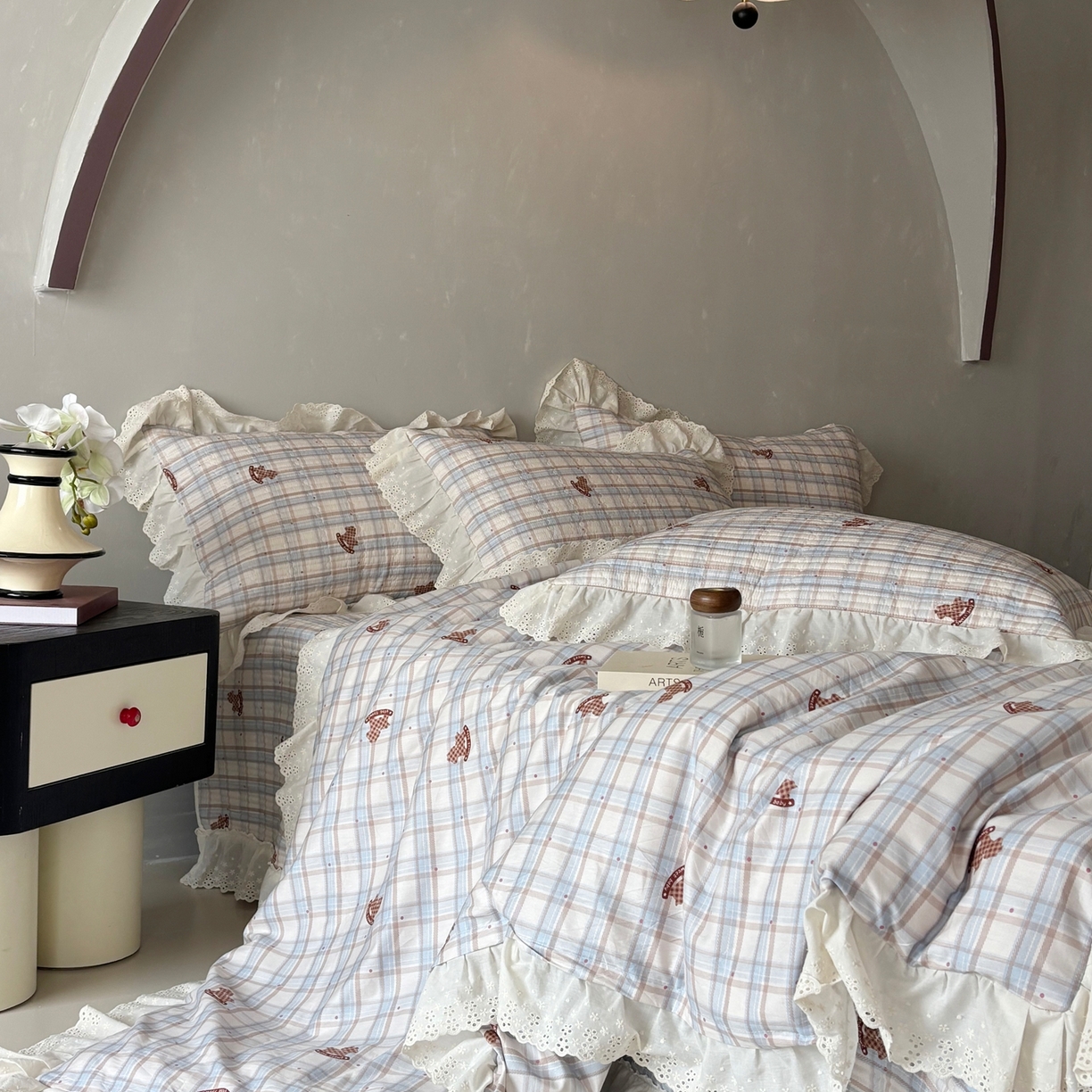 91家纺网 家纺一手货源 找家纺 满座家居 2026新款法式纯棉花边全棉床盖四件套小碎花田园风 木马