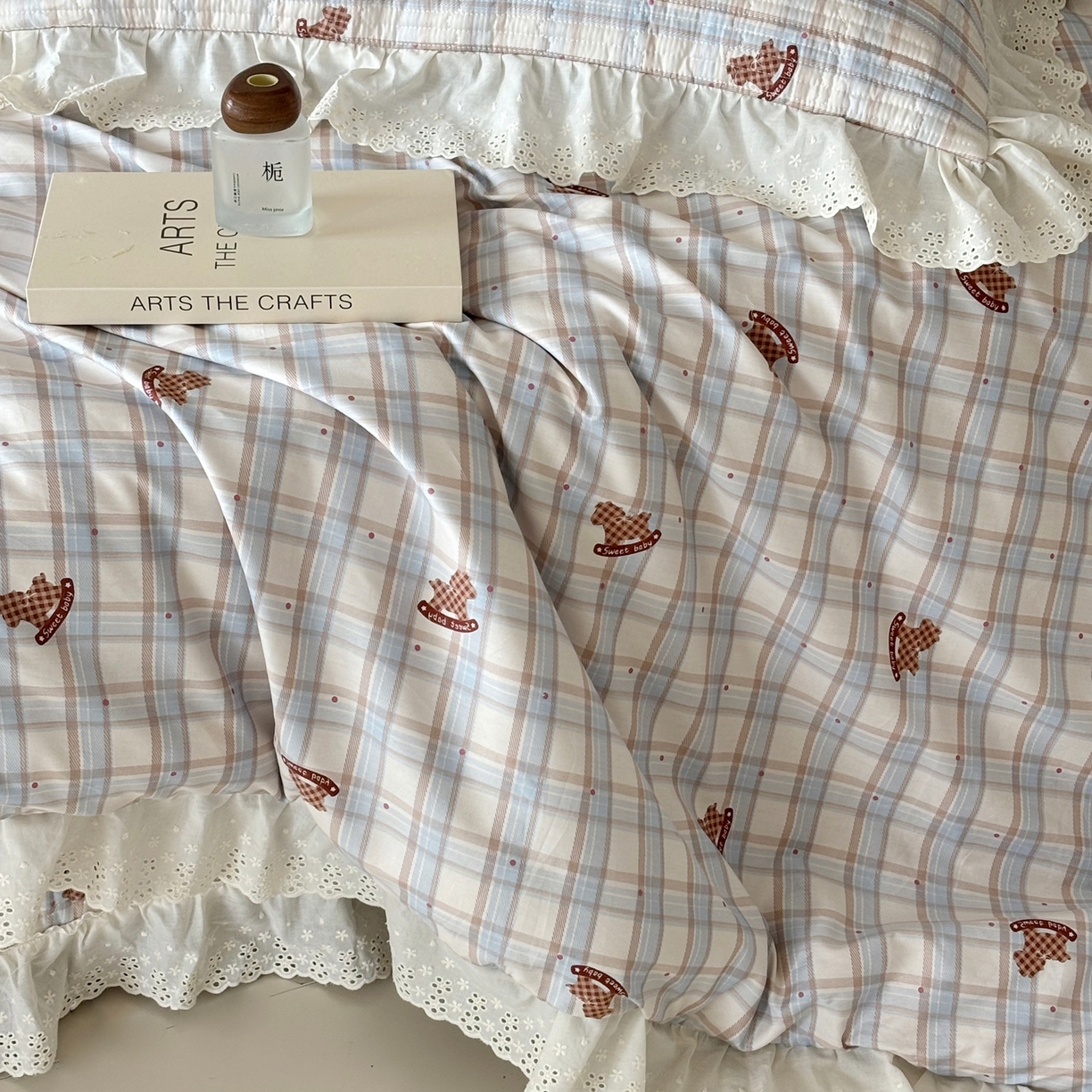 91家纺网 家纺一手货源 找家纺 满座家居 2026新款法式纯棉花边全棉床盖四件套小碎花田园风 木马