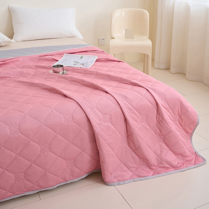 91家纺网 家纺一手货源 找家纺 畅销被业 2026新款跨境外贸凉感丝纯色压花夏被系列 豆沙