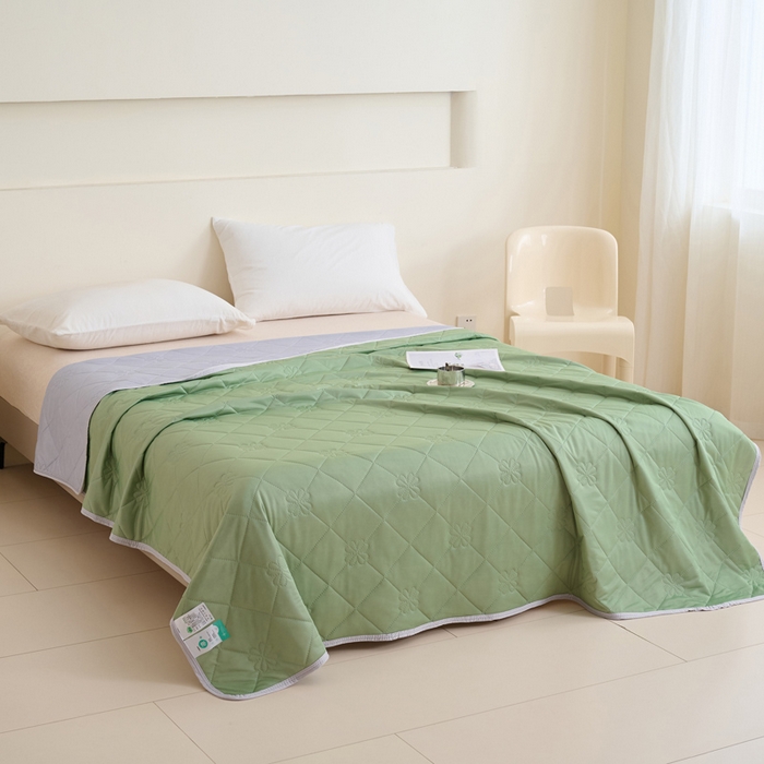 91家纺网 家纺一手货源 找家纺 畅销被业 2026新款跨境外贸凉感丝纯色压花夏被系列 果绿