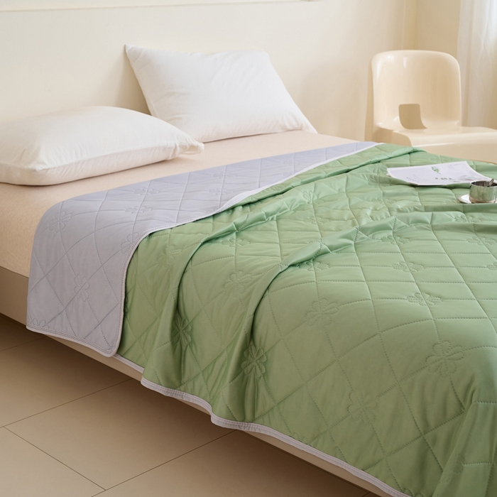 91家纺网 家纺一手货源 找家纺 畅销被业 2026新款跨境外贸凉感丝纯色压花夏被系列 果绿