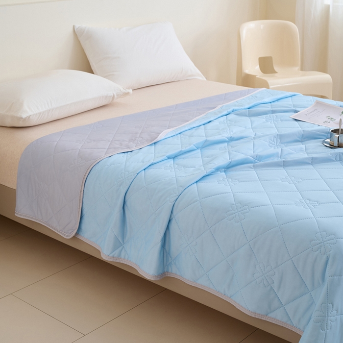 91家纺网 家纺一手货源 找家纺 畅销被业 2026新款跨境外贸凉感丝纯色压花夏被系列 天蓝